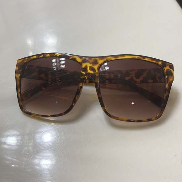Animal Print Oversized Sunglasses - Picture 1 of 4